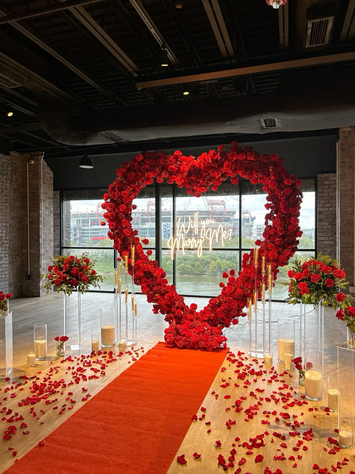 Escena Floral para Propuesta de Matrimonio – Momento Inolvidable